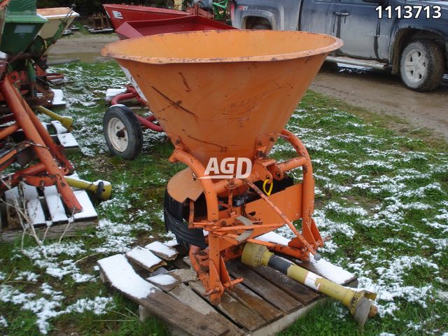 Chemical/Fertilizer Application  3pth Spreader - Fertilizer Photo