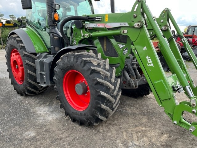 Tractors  Fendt 512 Tractor with Loader Photo
