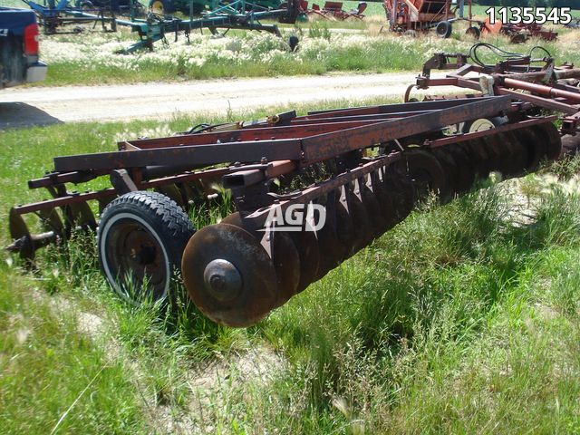 Tillage - Discs  International Harvester 12FT Disc Photo