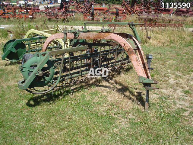 Hay/Forage/Livestock  New Idea 400 Rake Photo