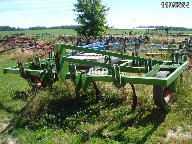 Tillage - Plows  11 shank Chisel Plow Photo