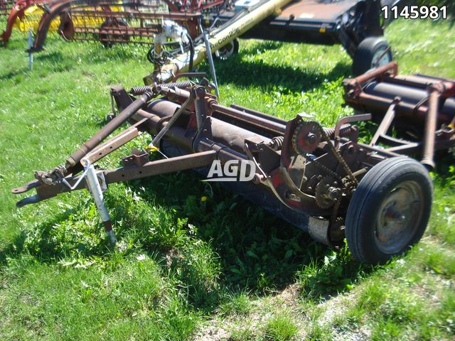 Hay/Forage/Livestock  New Holland 404 Hay Conditioner Photo