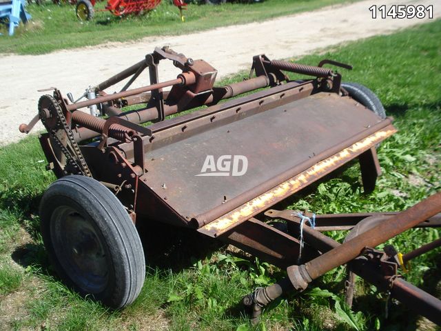 Hay/Forage/Livestock  New Holland 404 Hay Conditioner Photo