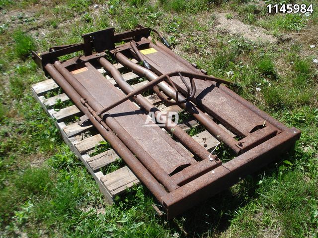 Hay/Forage/Livestock  1 Head Gate Cattle Squeeze Photo