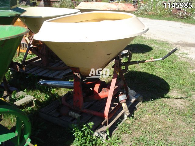 Chemical/Fertilizer Application  Vicon Pendulum Spreader - Fertilizer Photo