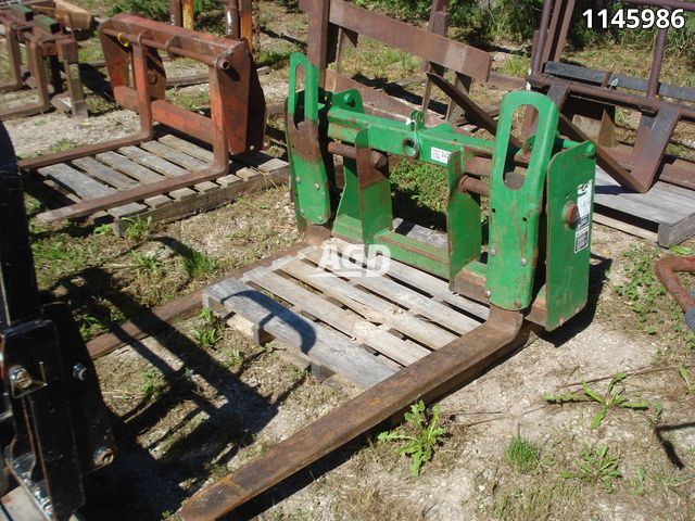 John Deere Quick Attach Pallet Fork