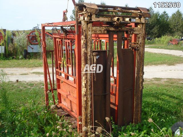 Hay/Forage/Livestock  Hagedorn Schute Cattle Squeeze Photo