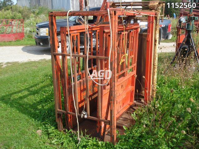 Hay/Forage/Livestock  Hagedorn Schute Cattle Squeeze Photo