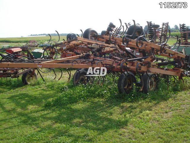 Tillage - Cultivators  Vicon 24' Cultivator Photo