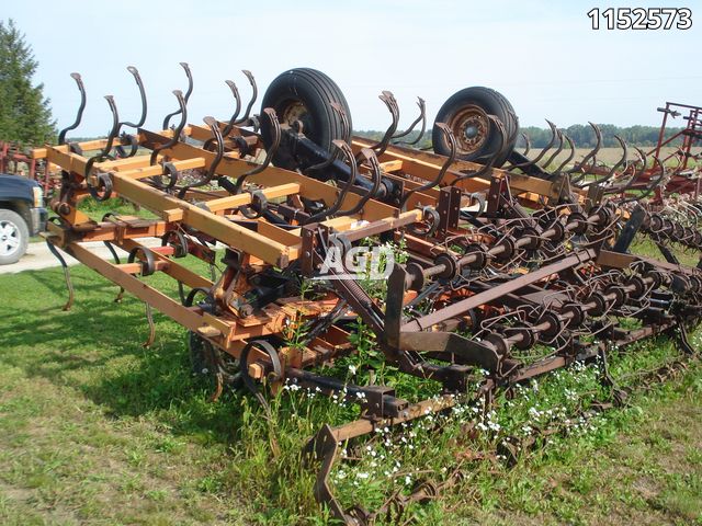 Tillage - Cultivators  Vicon 24' Cultivator Photo