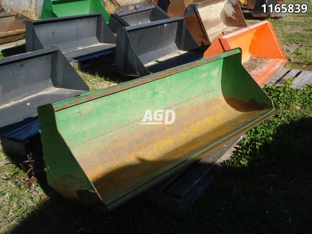 Attachments  John Deere 60" Bucket Photo