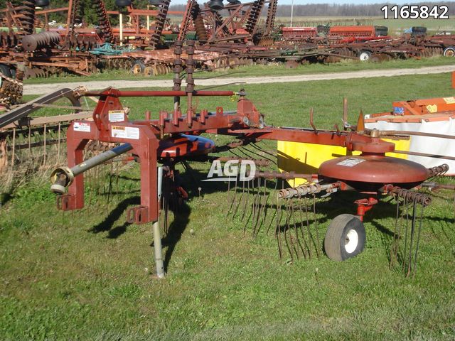 Hay/Forage/Livestock  New Idea 4264 Rake Photo