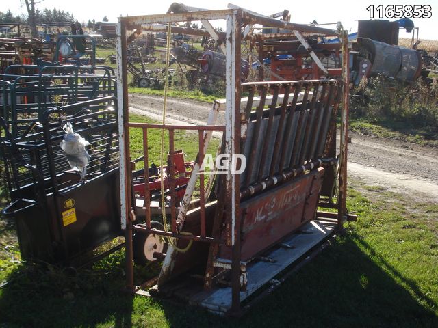 Hay/Forage/Livestock  My-D-Hand Cattle Squeeze Photo