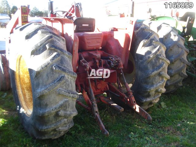 Tractors  International Harvester 584 Tractor Photo