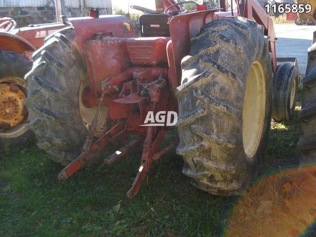 Tractors  International Harvester 584 Tractor Photo