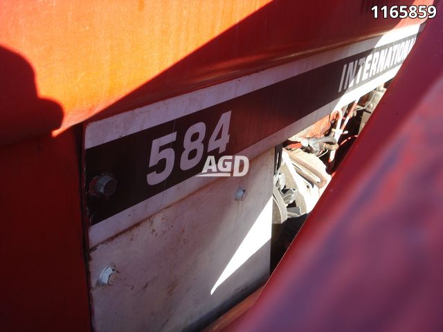Tractors  International Harvester 584 Tractor Photo