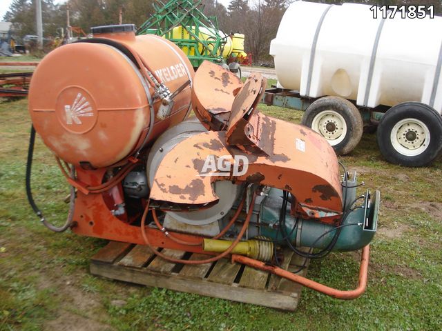 Chemical/Fertilizer Application  Kinkelder M20-12 Sprayer - Orchard Photo