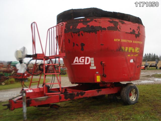 Hay/Forage/Livestock  NDE 804 TMR Mixer Photo