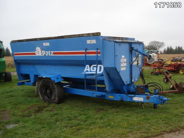 Hay/Forage/Livestock  Patz 4380 TMR Mixer Photo