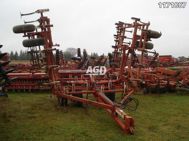 Tillage - Cultivators  Wil-Rich 26FT Cultivator Photo