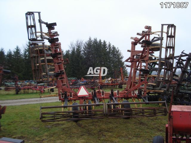 Tillage - Cultivators  Wil-Rich 26FT Cultivator Photo