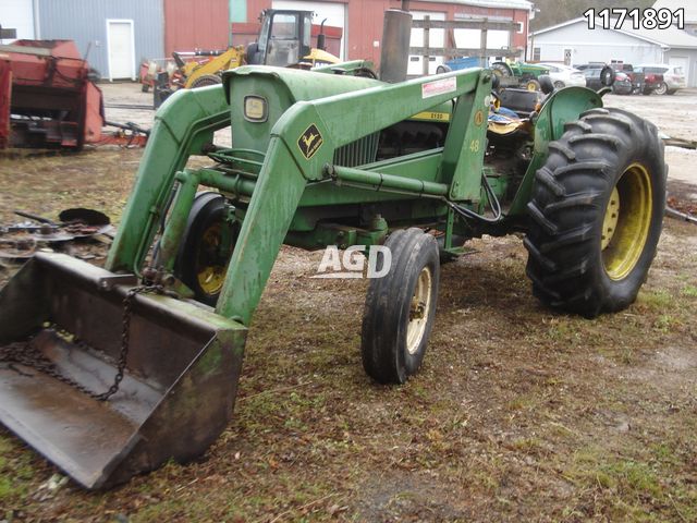 Tractors  John Deere 2120 Tractor Photo