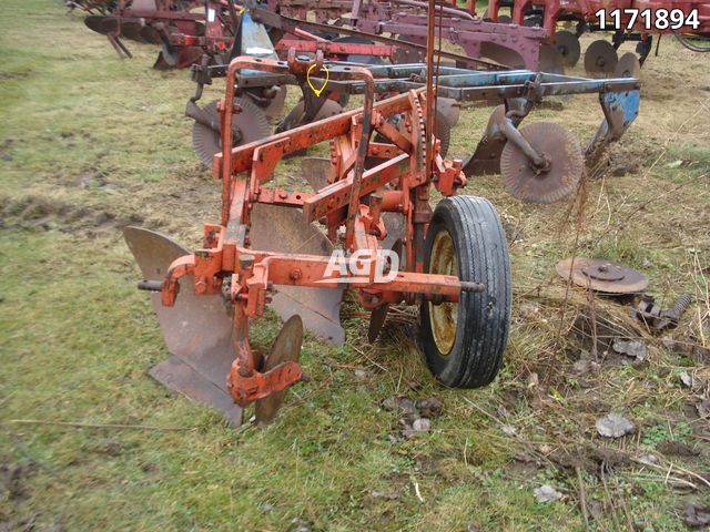 Tillage - Plows  Cockshutt 3F Plow Photo