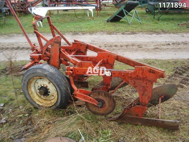 Tillage - Plows  Cockshutt 3F Plow Photo