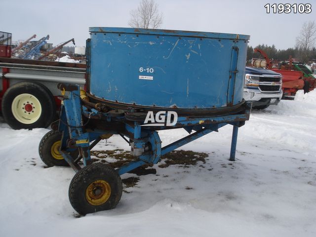 Hay/Forage/Livestock  Kidd 6-10 Bale Chopper Photo