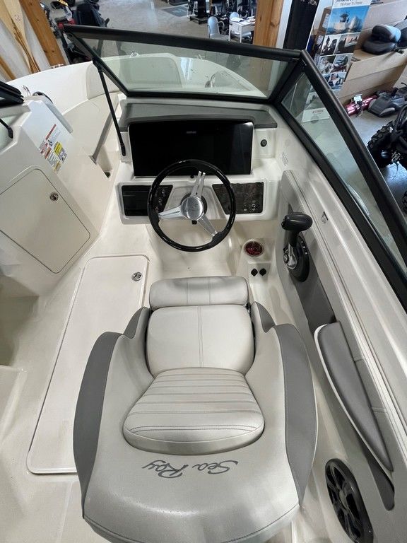 Boats  2020 Sea Ray SPX 190 Outboard Bow Rider Photo