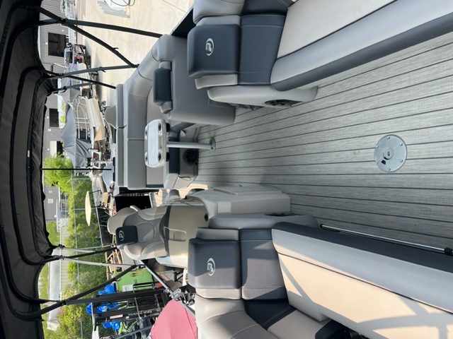 Princecraft Boats  Used 2022 Princecraft Sportfisher 25 LX Pontoon Boat Photo