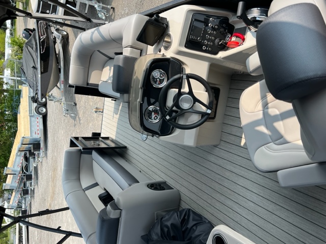 Princecraft Boats  Used 2022 Princecraft Sportfisher 25 LX Pontoon Boat Photo
