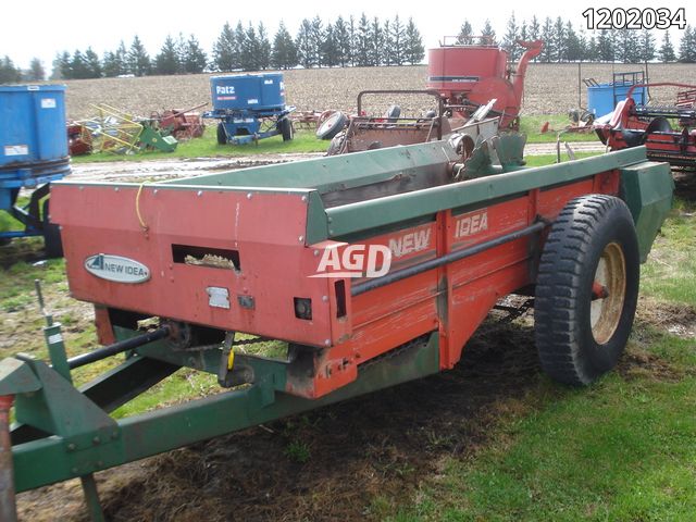 New Idea 212 Manure Spreader