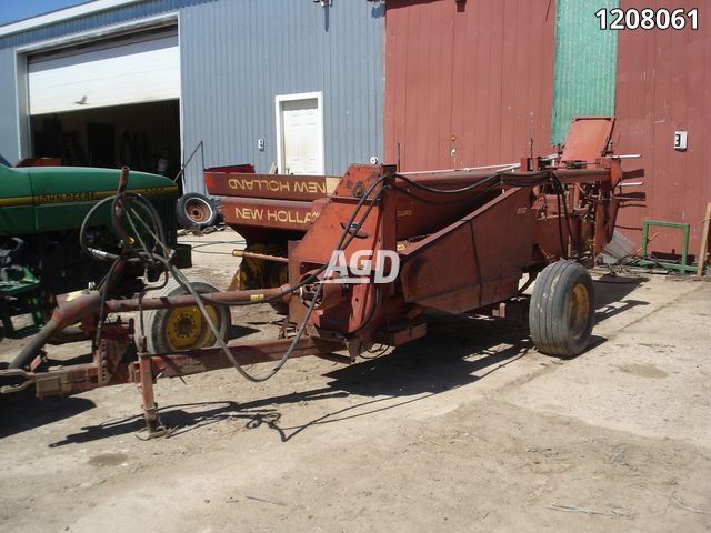 New Holland 310 Square Baler - Small