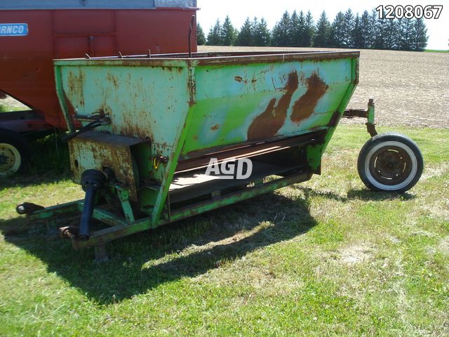 Hay/Forage/Livestock  semi-mount Bale Processor Photo