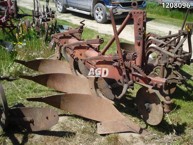 Tillage - Plows  Kverneland 3F Plow Photo