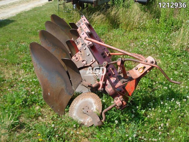 Tillage - Plows  Massey Ferguson 4F Plow Photo