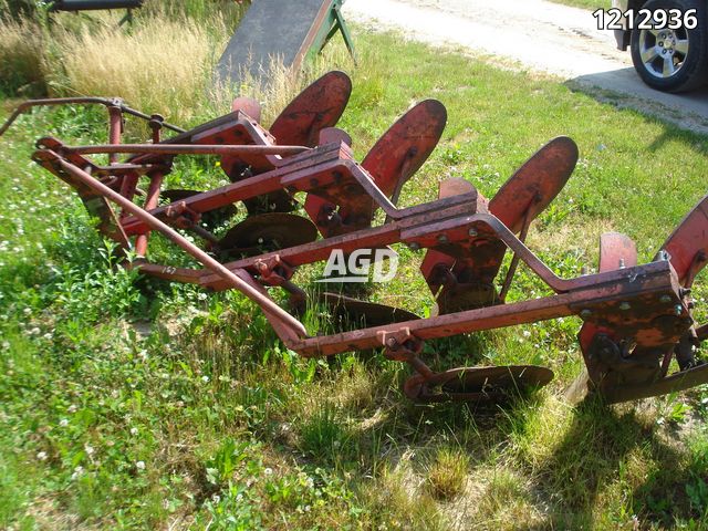 Tillage - Plows  Massey Ferguson 4F Plow Photo