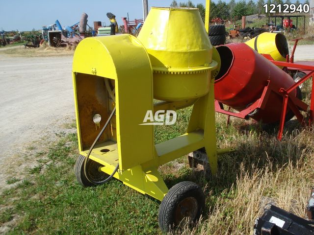 Construction  Pull Type Cement Mixer Photo