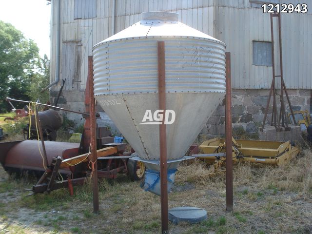 Miscellaneous  Vertical Hopper Feeder Photo