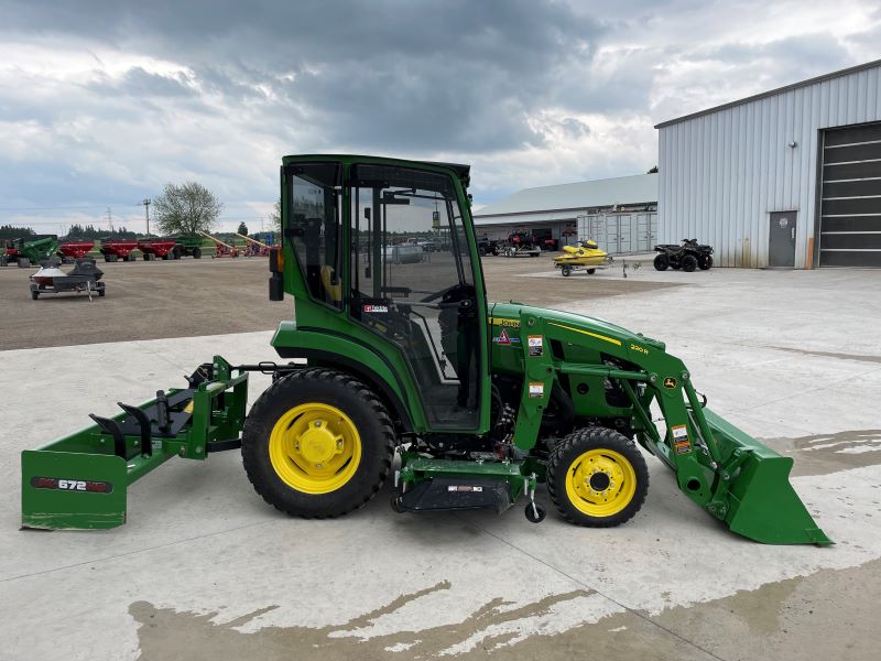 Landscape & Construction  2021 JOHN DEERE 2023R TRACTOR - We Finance All Types of Credit! Photo