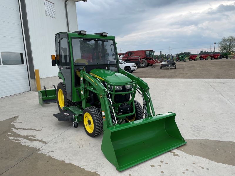 Landscape & Construction  2021 JOHN DEERE 2023R TRACTOR - We Finance All Types of Credit! Photo