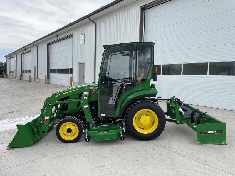 Landscape & Construction  2021 JOHN DEERE 2023R TRACTOR - We Finance All Types of Credit! Photo