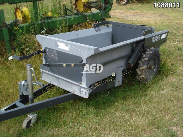 Manure Equipment  Braber 25 BU Manure Spreader Photo