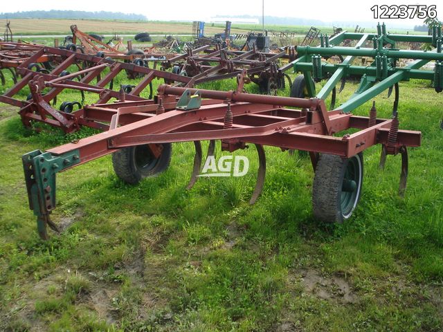 Tillage - Plows  Graham 9 Tooth Chisel Plow Photo