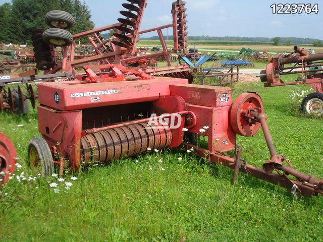 Hay/Forage/Livestock  Massey Ferguson 12 Square Baler - Small Photo