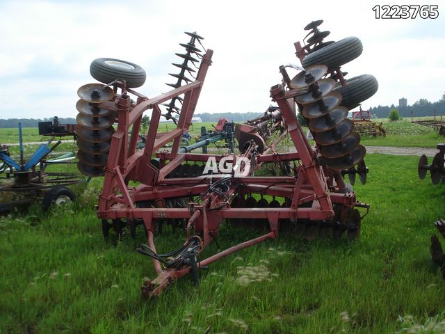 Tillage - Discs  Massey Ferguson 21' Disc Photo