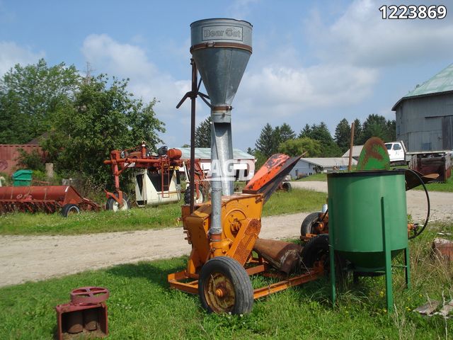 Grain Handling  Bearcat PTO Hammer Mill Photo