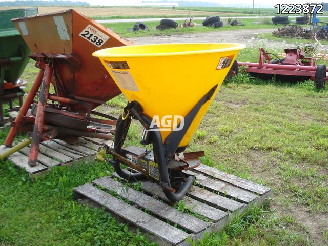 Chemical/Fertilizer Application  Tar River 3pth Spreader - Fertilizer Photo