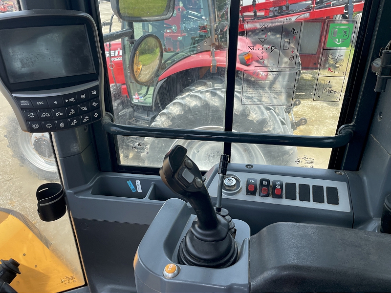 Landscape & Construction  2016 HYUNDAI HL940XT WHEEL LOADER - We Finance All Types of Credit! Photo